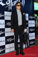 [포토]시사회 온 배용준, '훈훈한 외모 여전~!'