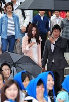 [포토]비오는 날씨에 위조상품 유통근절 캠페인 참석한 박신혜(짝퉁OUT 정품OK)