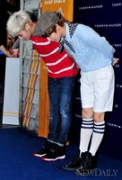 [포토]샤이니 종현-태민, '칼군무~? 오늘은 칼인사~!'