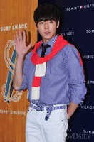 [포토]대세남 이현우, '명동에서도  인기 후끈후끈'