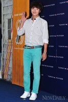 [포토]윤시윤, '장난스러운 손인사~!'