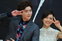 [포토]10살 차이 커플 '이종석-이보영' 깜찍한 브이