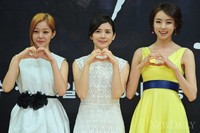 [포토]김가은-이보영-이다희, '미녀들의 하트~!'(너의 목소리가 들려)