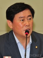 [포토]인사말 하는 '새누리당 최경환 원내대표'