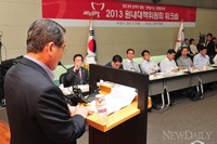 [포토]'새누리당 원내대책위 워크숍'서 특강하는 '강봉균 전 민주당 의장'