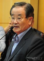 [포토]새누리당 워크숍에서 특강하고 있는 '강봉균 전 민주당 의장'