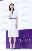 [포토]인사하는 김연아, 원피스 입으니 여인냄새 물씬(제이에스티나)