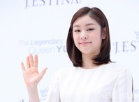 [포토]순백 원피스 입고 강남에 등장한 김연아