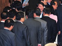 [포토] 6월 임시국회 : 투표 후 퇴장하는 안철수 의원