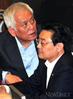 [포토]6월 임시국회 : 국회 본회의장에 참석한 김한길-전병헌