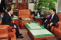 [포토]민주당 원내대표실 찾은 정홍원 총리