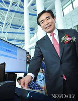 [포토] '전국호환교통카드' 시연하는 여형구 차관