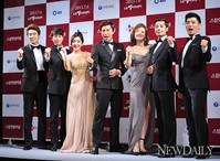 [포토]화이팅 외치는 '스칼렛 핌퍼넬' 주연 배우들