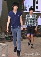 [포토]입장하는 로이킴과 정준영(바이크 리페어)