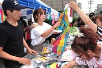 [포토]자선바자회 일일판매사원으로 나선 '홍경민-김정은'