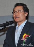 [포토]인사말 전하는 김상표 경제부지사