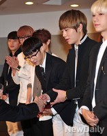 [포토]강원에서 열리는 K팝 페스티벌 홍보대사로 위촉된 '비스트'