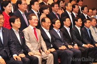 [포토]국회의원 헌정대상 시상식에서 기념촬영 하는 의원들