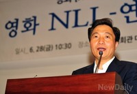[포토]NLL 연평해전 특별상영회, 인사말 하는 이학재 의원