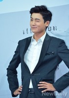 [포토]아기병사의 매력적인 윙크(제국의아이들)