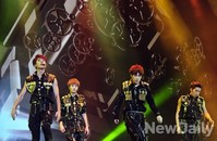 [포토]틱톡틱톡, 가사에 맞춘 역동적인 칼군무(인피니트월드투어콘서트)