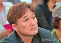 촛불집회 참가한 '표창원' 전교수, 내친김에 노래까지