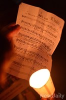 시청광장에서 심판(?)의 이름으로 촛불 든 야권