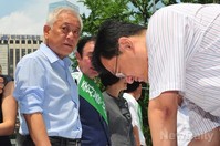 [포토]서명운동 하고 있는 민주당 '김한길' 대표