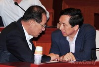 [포토]대화 나누는 '황우여' 대표와 '김기현' 정책위의장