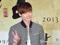 [포토]이종석의 수줍은 브이(관상제작보고회)