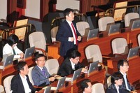 [포토]통합진보당 '이석기' 단상으로 향하는 무거운 발걸음