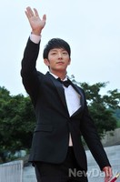[포토]서울드라마어워즈, 팔랑팔랑 손 흔들며 인사하는 이준기