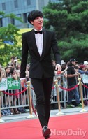 [포토]서울드라마어워즈, 기다란 기럭지 자랑하며 입장하는 노민우