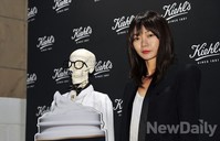 [포토]키엘, 붉은 립이 돋보이는 배두나