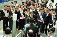 [포토]추석 귀성객들에게 인사하는 새누리당 지도부