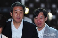 [포토]새누리당 의원총회 입장하는 김무성-하태경