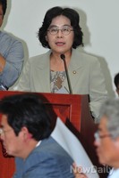 [포토]공영방송 지배구조 개선소위 활동 보고하는 민주당 유승희 의원