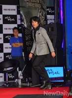 [포토]영화 '배우는배우다' 발표회에 입장하는 신인배우 '이준'