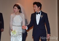 [포토]'지성-이보영', 입장하는 신랑, 신부