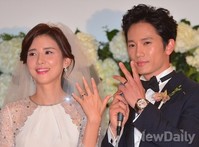 [포토]'지성-이보영' 커플링 자랑