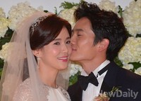 [포토] 이보영과 결혼한 지성, 결혼식 마치고 바로 촬영하러 가..