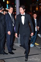 [포토]깔끔한 수트, 입장하는 강지환