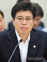 [포토]의원들 질문에 답변하는 보건복지부 이영찬 차관