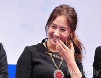 [포토]노브레싱, 환하게 웃는 유리 피부에서 빛이 나~