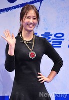 [포토]노브레싱 유리, UP이 빛나는 네크리스가 독특해