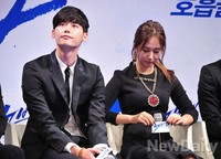 [포토]노브레싱, 두남자를 옆에 두고 빛나는 청일점 유리