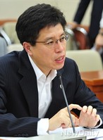 [포토]진영 보건복지부 장관 대신 출석한 이영찬 차관