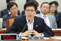 [포토]답변하는 이영찬 보건복지부 차관