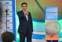 [포토]프로농구 드래프트, 신인선수 32명 프로 무대로..