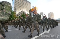 [포토]국군의날 시가행진, 힘차게 행진하는 육군